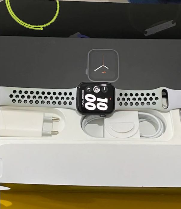 Apple Watch 5 44mm Nike